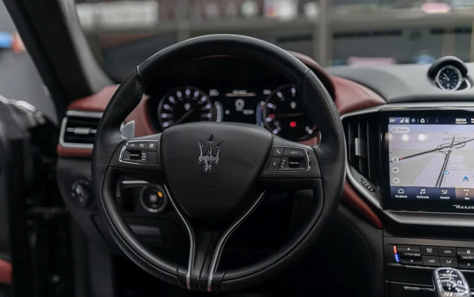 Maserati Ghibli cena 367000 przebieg: 27640, rok produkcji 2022 z Bolków małe 326